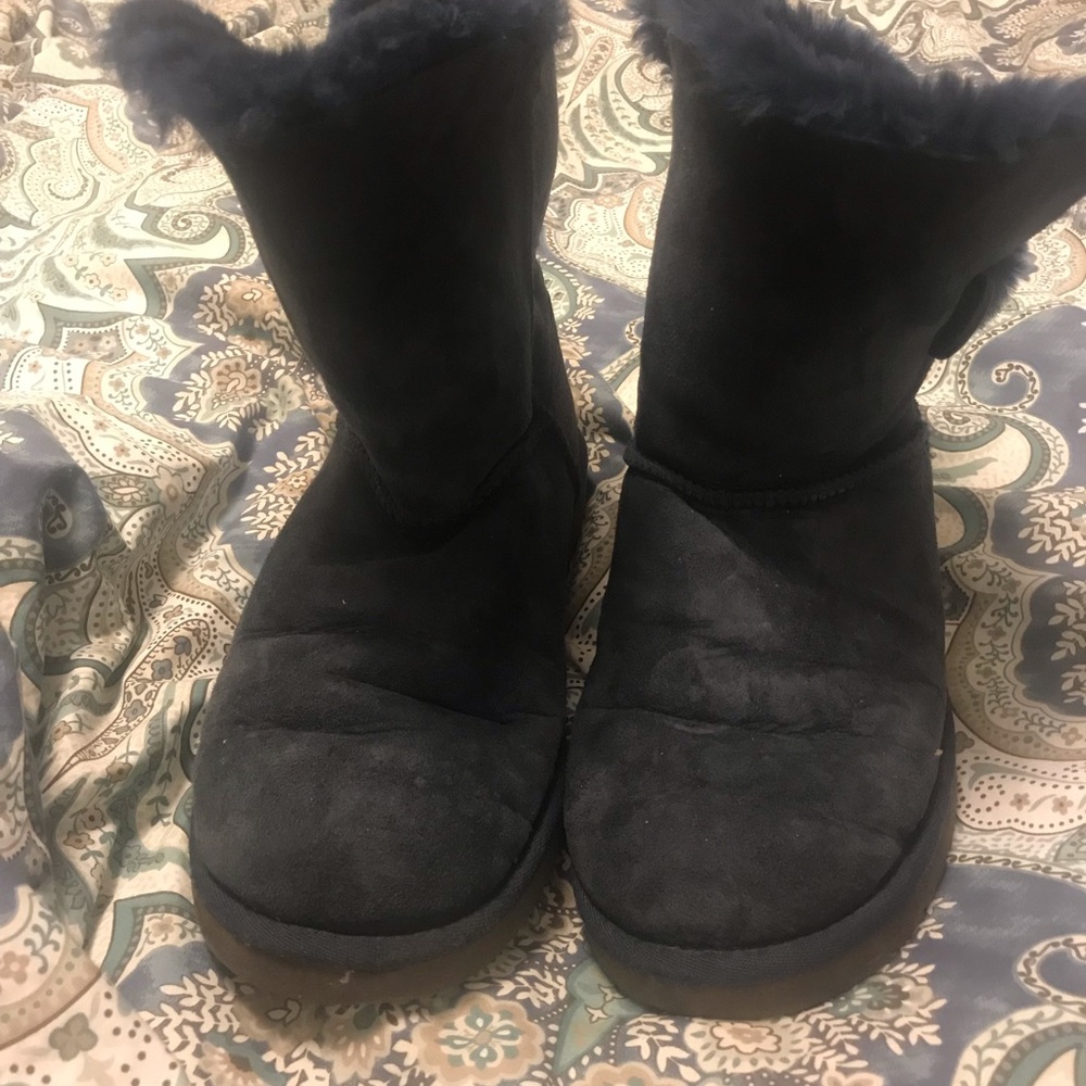 Ugg navy short bailey size 9